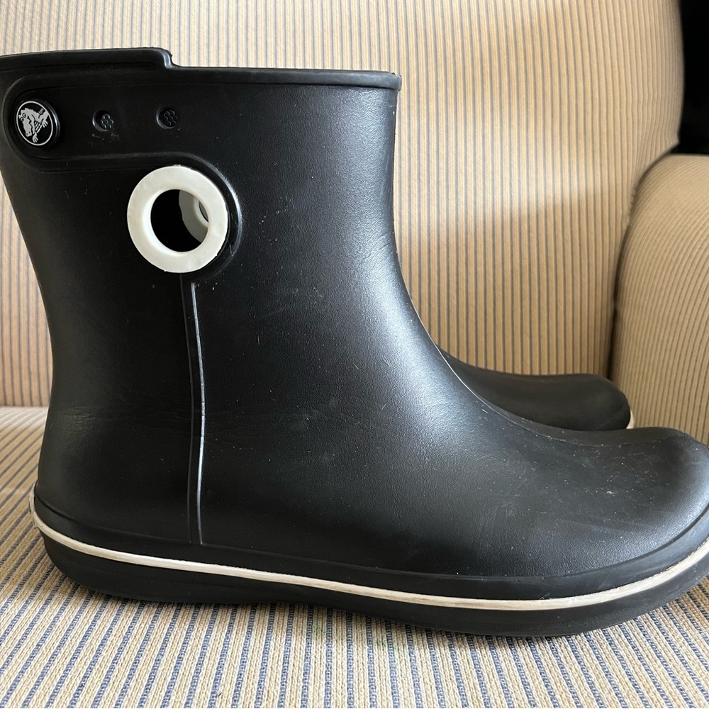 Crocs women’s rain boots black